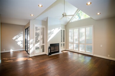 285 Litchfield Ln, Houston, TX 77024 - photo 2