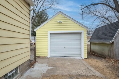 740 Conger St, Waterloo, IA 50703 - photo 2