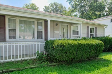 Newer roof, newer windows except in living room
