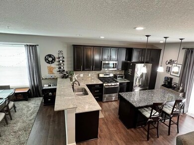 Look at all the counterspace!  An entertainer's dream!