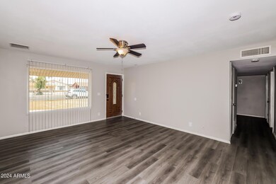 004-photo-living-room-13922615