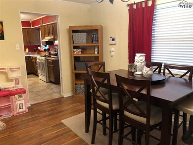 1323 Montgomery St, Wichita Falls, TX 76302 - photo 4