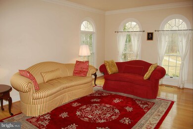 8117 Glenhurst Dr, Fairfax Station, VA 22039 - photo 3