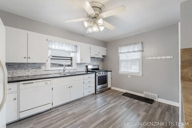 20-web-or-mls-243 W 24th St, Holland-20
