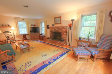 8548 Pineway Ct, Laurel, MD 20723 - photo 6