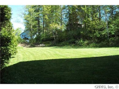 Yard/Garden Big private side yard