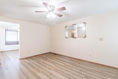 2463 Taymouth Rd, Columbus, OH 43229 - photo 7