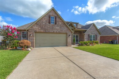 2 1/2 car garage for your Audis and other toys