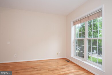 5448 Summer Leaf Ln, Alexandria, VA 22312 - photo 2