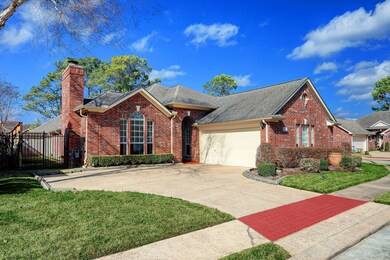 412 Forest Pines Ct, Friendswood, TX 77546 - photo 2