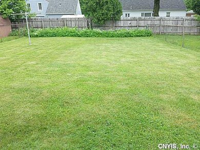 Yard/Garden Great fenced yard, plenty of space to 