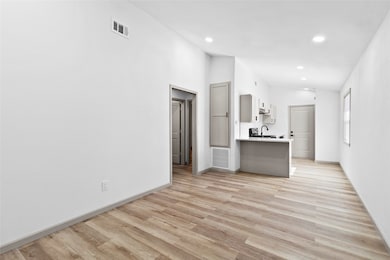 1503 Avenue P unit R2, Huntsville, TX 77340 - photo 5