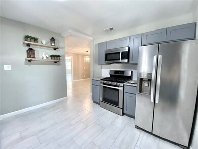 105 Oxford St, Tomball, TX 77375 - photo 4