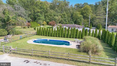 955 Manatawny Rd, Boyertown, PA 19512 - photo 5