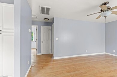 1502 Julian St, Greensboro, NC 27406 - photo 4