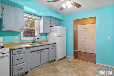 316 S Curtis St, Edinburg, IL 62531 - photo 6