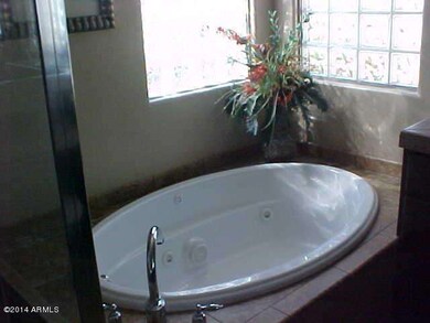 Relax in Mst Jetted Garden Tub!