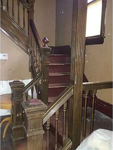 Exterior Front Foyer