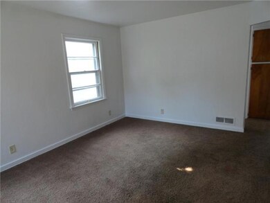 1809 S Genesee Dr, Lansing, MI 48915 - photo 3