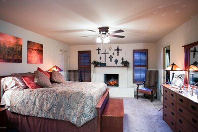 17-Master Bedroom 2621 N Swan Rd (12)