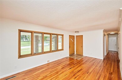 2640 Hull Ave, Des Moines, IA 50317 - photo 2