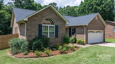 5473 Twelve Oak Ln, Conover, NC 28613 - photo 2