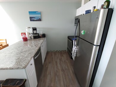 423-424 Kitchen 1