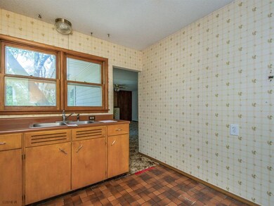 7810 SW 11th St, Des Moines, IA 50315 - photo 4