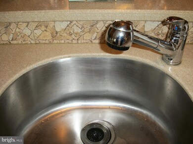 14240 Oakpointe Dr, Laurel, MD 20707 - photo 6