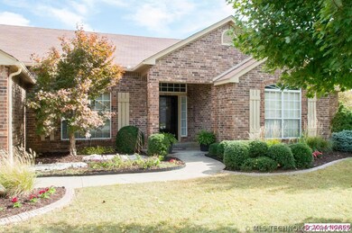 Beautiful single story home offers 3 bedrooms 2.5