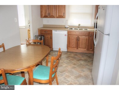 438 Parkview Dr, Mount Holly, NJ 08060 - photo 7