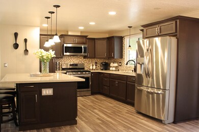 Kitchen w/island