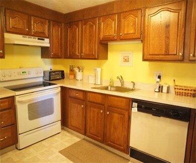 144 Quincy Shore Dr unit 128, Quincy, MA 02171 - photo 4