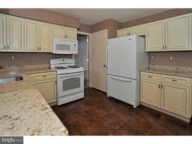 1802 Dutchmans Cir, Harleysville, PA 19438 - photo 6