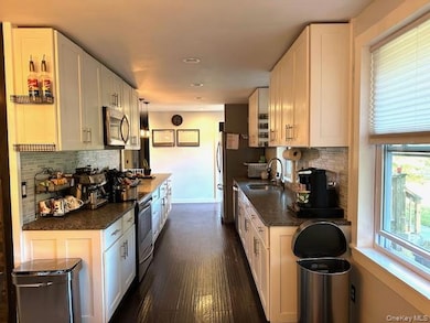 32 Greentree Dr N, Hyde Park, NY 12538 - photo 6