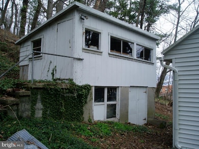 139 W Philadelphia Ave, Boyertown, PA 19512 - photo 5