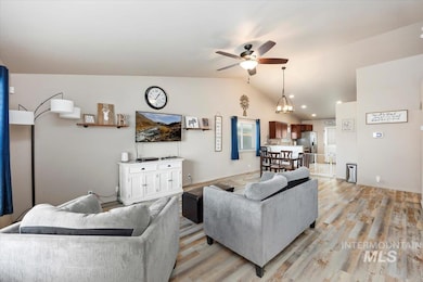 1030 S Date St, Jerome, ID 83338 - photo 4