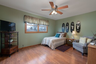 11S464 Book Rd, Naperville, IL 60564 - photo 5