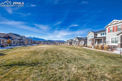 Enormous Green Grass Area in the Front for Privacy