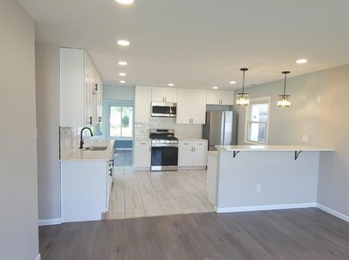 9528 Saric Dr, Highland, IN 46322 - photo 5