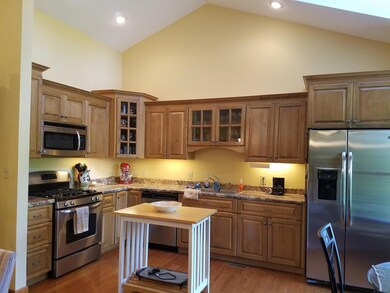 ,SS appl &custom maple cabinets