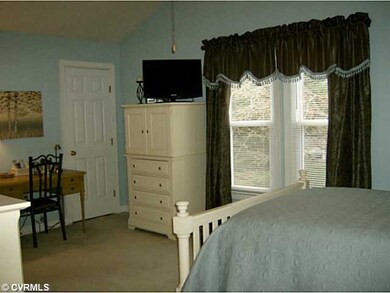 Master Bedroom - Master Suite with Full Bath
