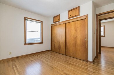 2262 C St SW, Cedar Rapids, IA 52404 - photo 3