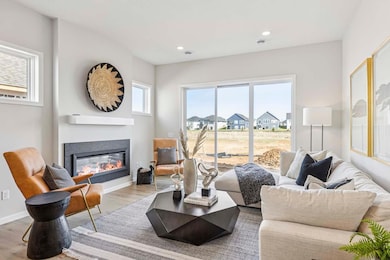 Gathering room with 10' ceilings