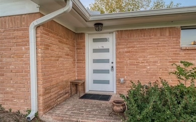 4800 Country Club View, Baytown, TX 77521 - photo 5