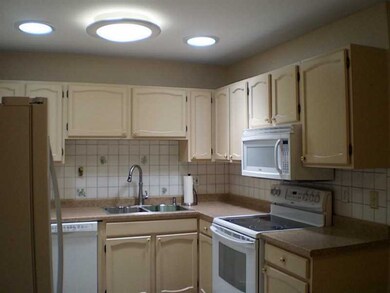 162 Edaville Ct unit 162, Warwick, RI 02886 - photo 5