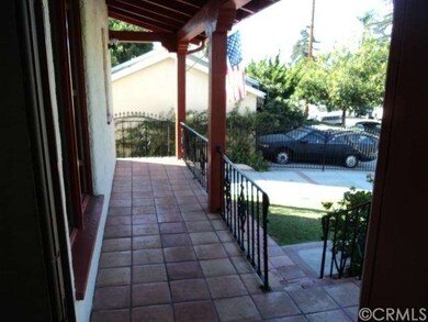 ACCENTED BIG PORCH