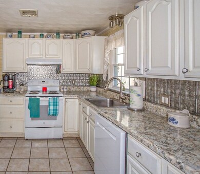 28 Douglas Cir, Chicopee, MA 01013 - photo 7