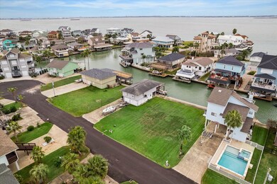 1223 Maui Dr, Tiki Island, TX 77554 - photo 2