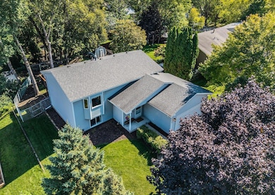 13471 Yosemite Ave S, Savage, MN 55378 - photo 2